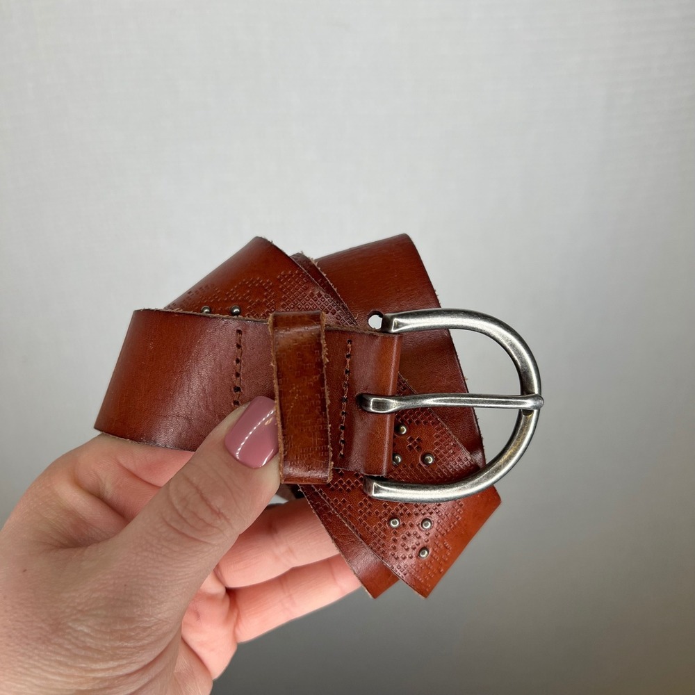 American Eagle Womens Cognac Brown Studded Perforated Leather‎ Belt Medium 9339